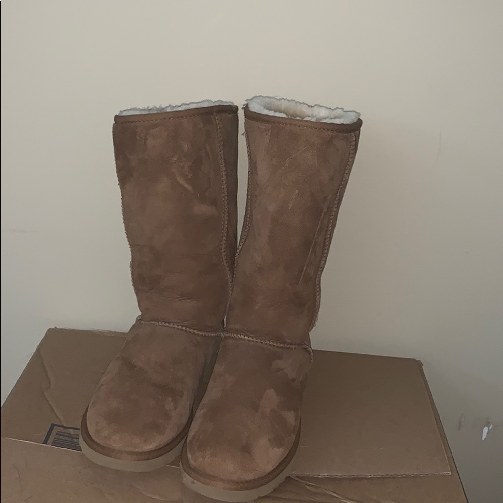 Uggs - image 1